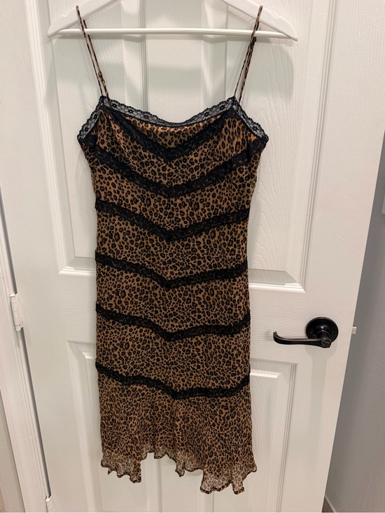 BCBGMaxAzria Dresses & Skirts - BCBGMAXAZRIA Vintage Y2K 100% Silk Leopard Print Lace Slip Dress Size 6